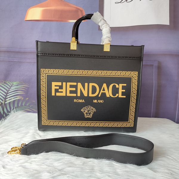 スーパーコピーブランドバッグ背面デザイン